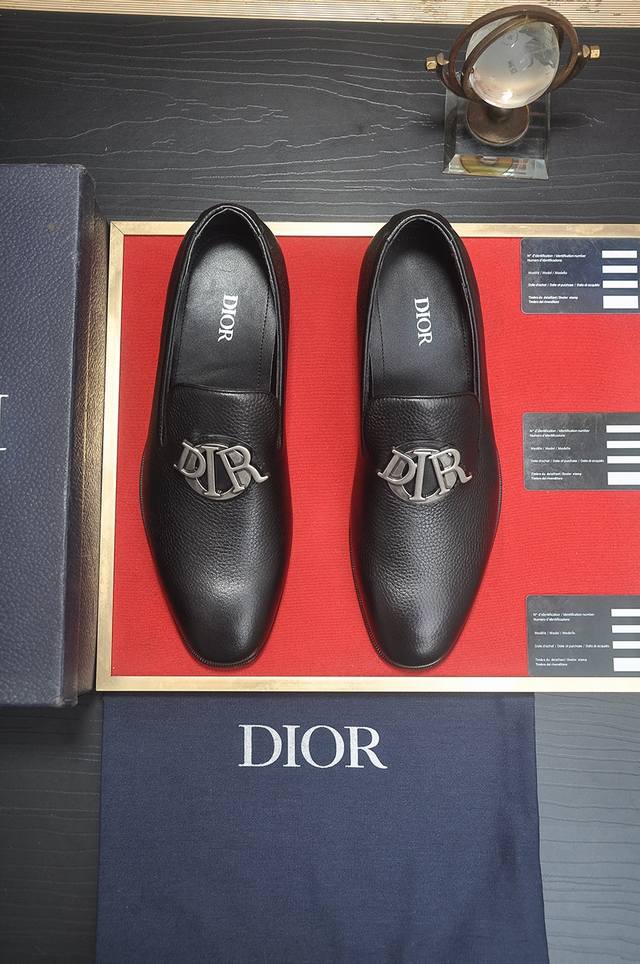 出厂价 Dior 水染牛皮内里 迪奥原版1:1高品质出厂，进口原版料，进口版原牛皮，水染牛皮内里，原版tpu大底，码数:38-44